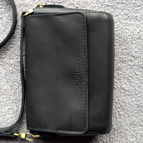 Portland Leather Mini Metro Crossbody In Smooth Black - Picture 2 of 12